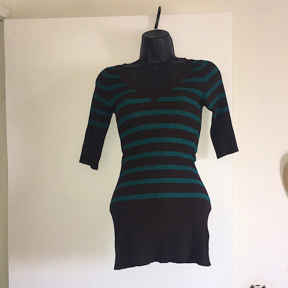 Slim fit to perfection !!! Quarter sleeve v neck